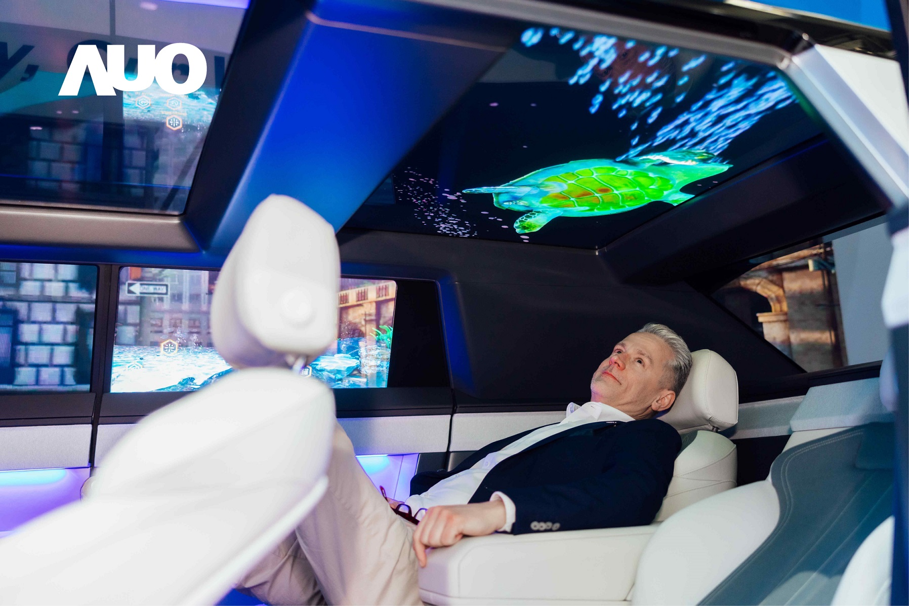 jinnian金年会Smart Cockpit 2025集Micro LED透明、大型化、可挠优势之大成，携手BHTC打造未来视界的车用Display HMI解决方案